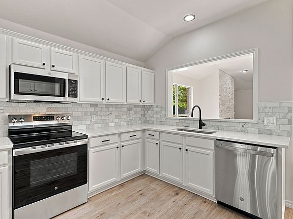 3rd image of 704 Sequoia Dr
