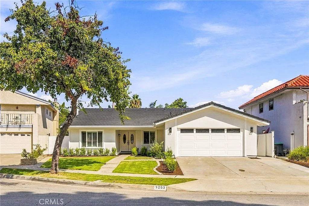 4 bed, 2.5 bath, 1884 sqft, $10,000 — Photo 1