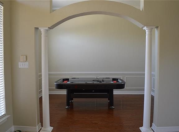 3rd image of 421 Pecan Hollow Dr