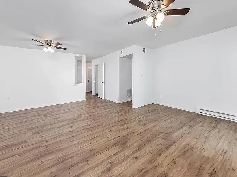 503 Bromley Est — Photo 10