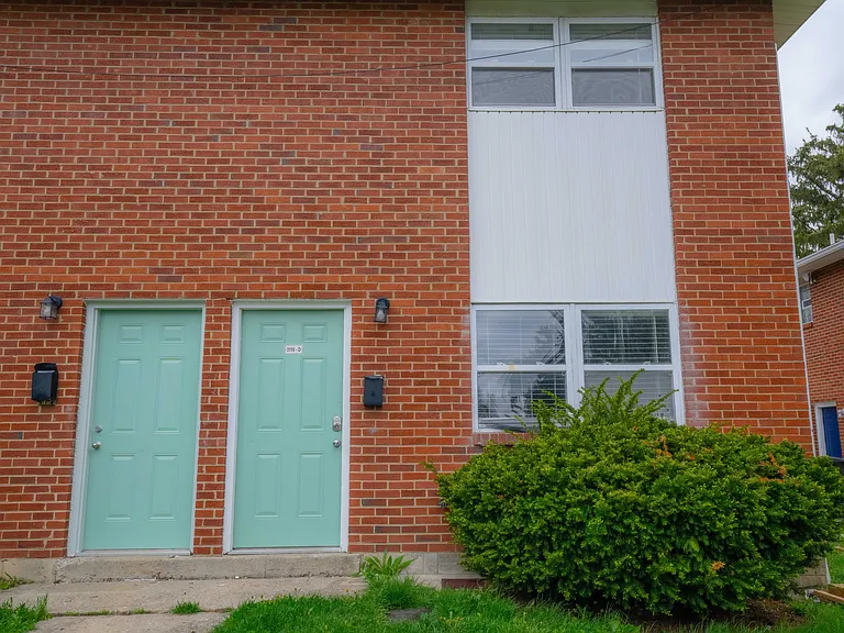 Crestwood Village Townhomes — Photo 28