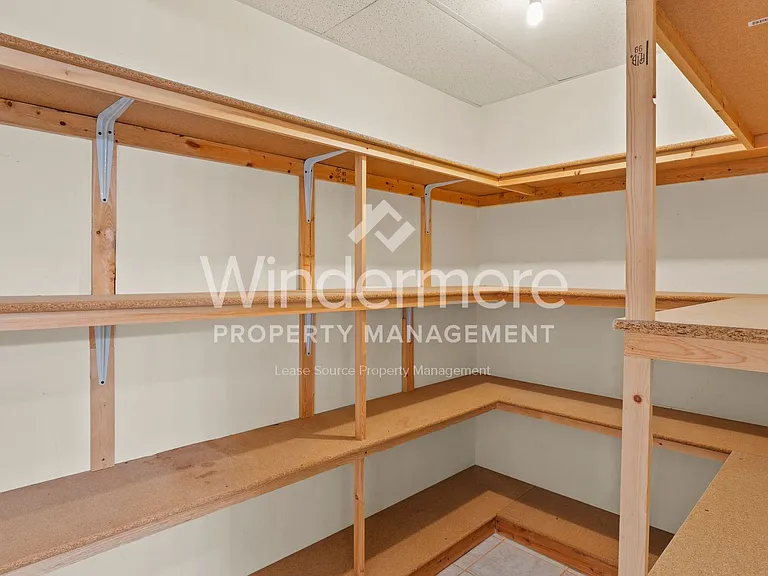 10435 N Iroquois Ct — Photo 26