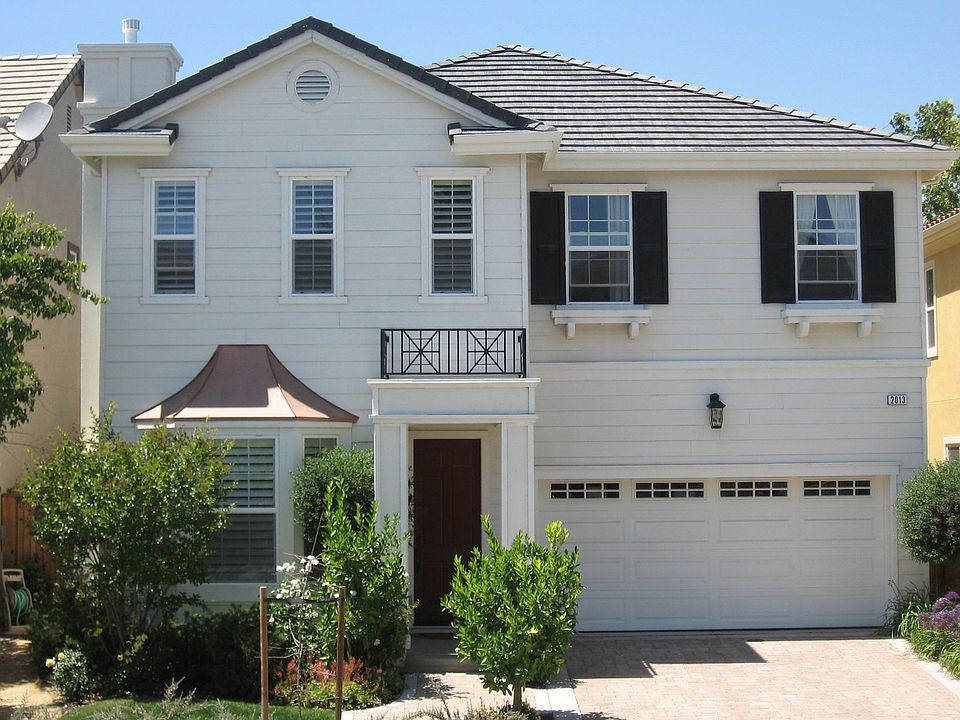 REDUCED TO SELL! Elegant Custom Former Model 