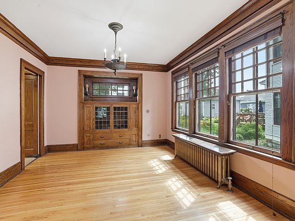 5th image of 2140 Dayton Ave
