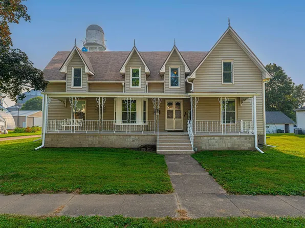 102 N Mason St, New Holland, IL 62671