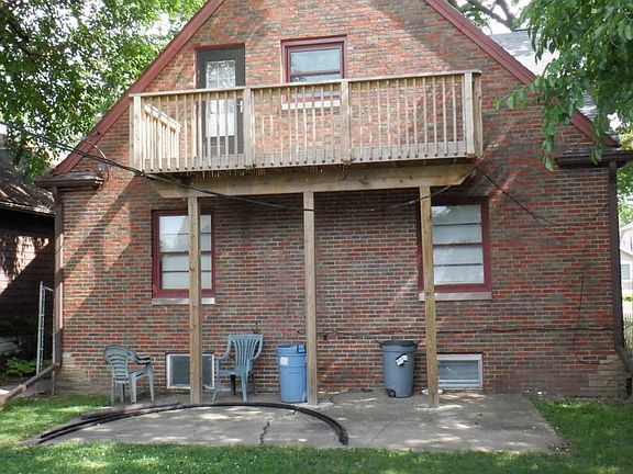 3rd image of 2006 W Clarke Ave