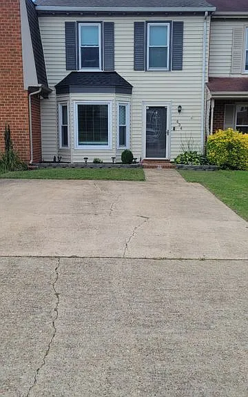 434 Wayman Ln — Photo 2