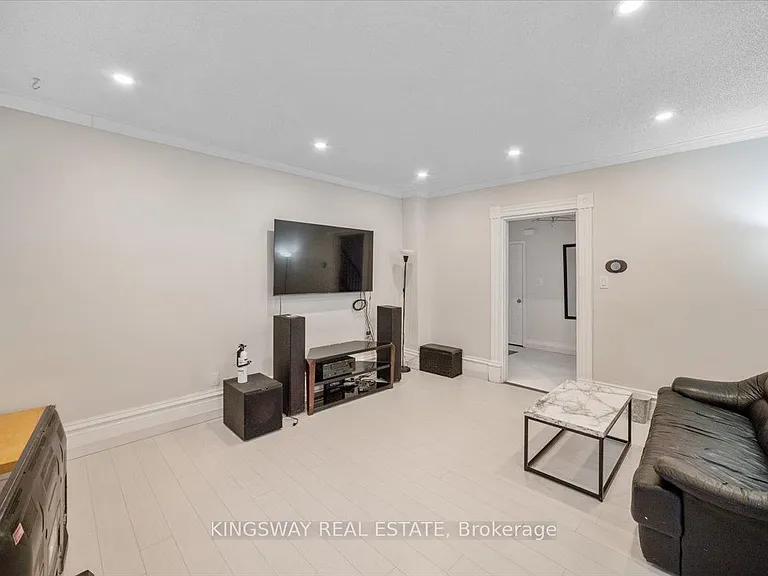 1144 Fisher Ave #UPPER — Photo 9