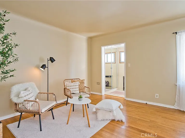 2121 N Screenland Dr — Photo 6