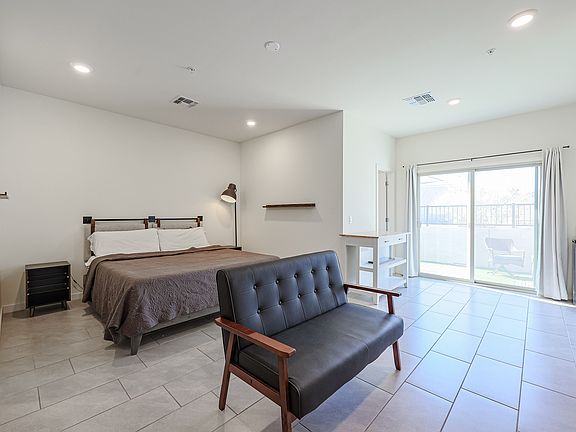 4th image of 2219 W Laurie Ln