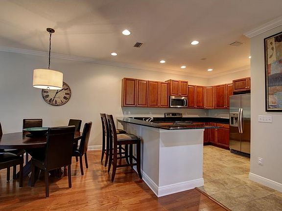 4th image of 174 Valencia Cir