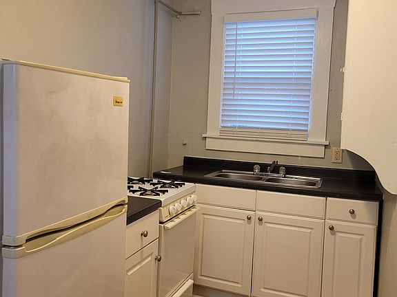 4th image of 310 13th Ave NE APT 7