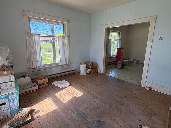 5th image of 3002 Valley Rd