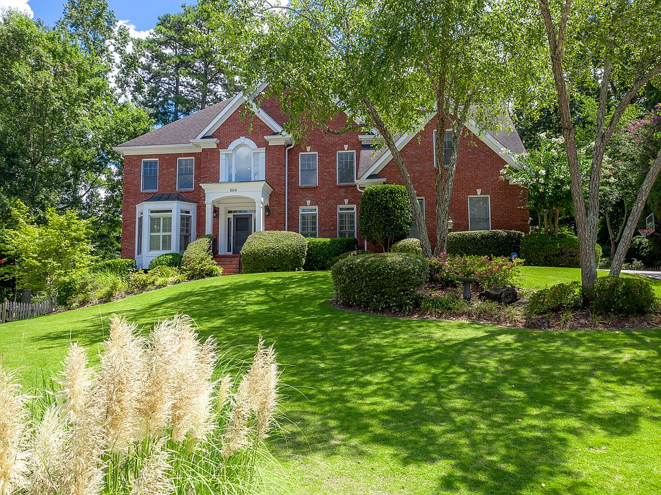 1st image of 300 Flowers Cove Ln