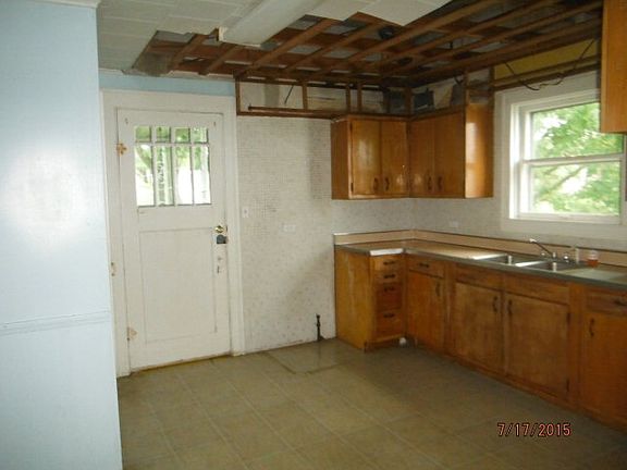 5th image of 195 Forest Lawn Blvd