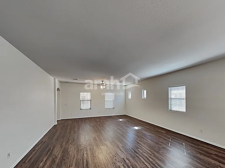 3413 E Flower St — Photo 7