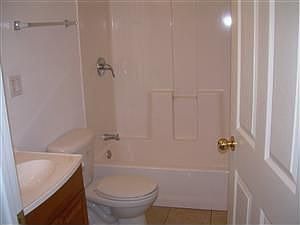 5th image of 218 W 55th St