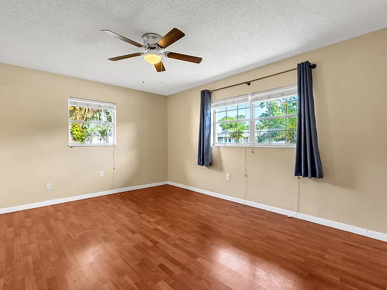 320 Heather Ave — Photo 20