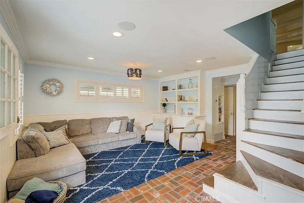 4 bed, 2.5 bath, 1984 sqft, $10,000 — Photo 4