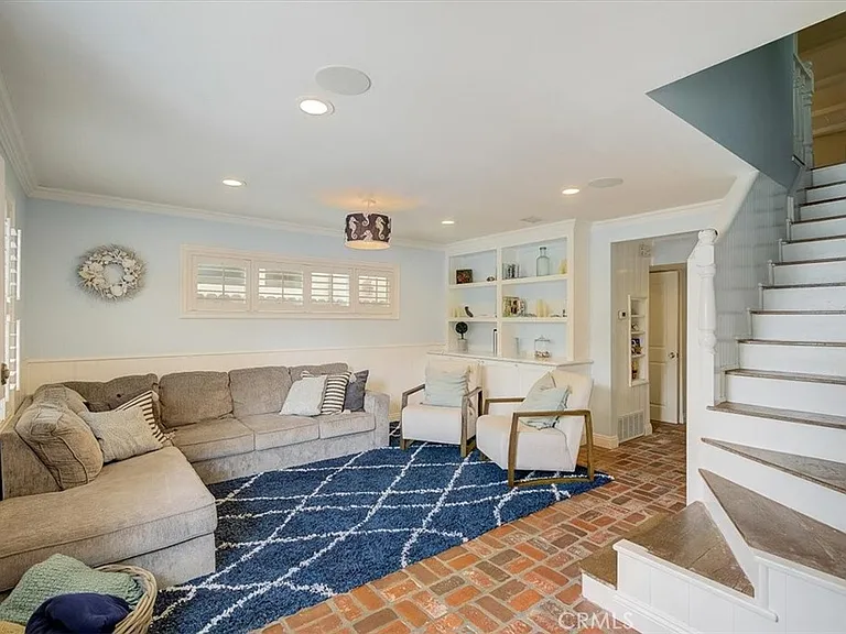 2128 Miramar Dr — Photo 4