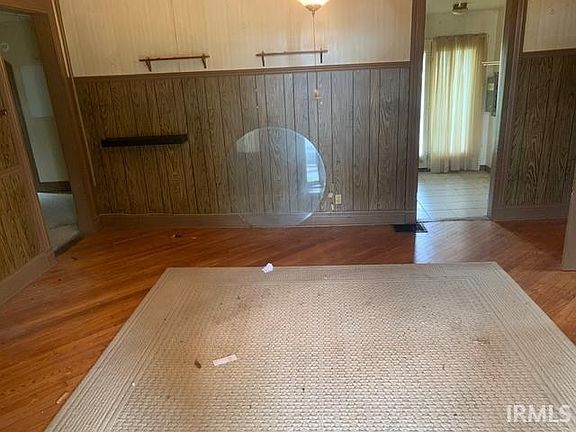 5th image of 9601 White St