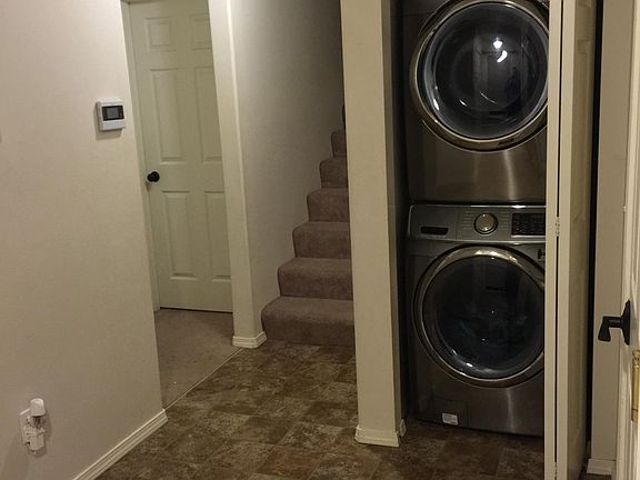 Entry with stackable washer/dryer in-unit