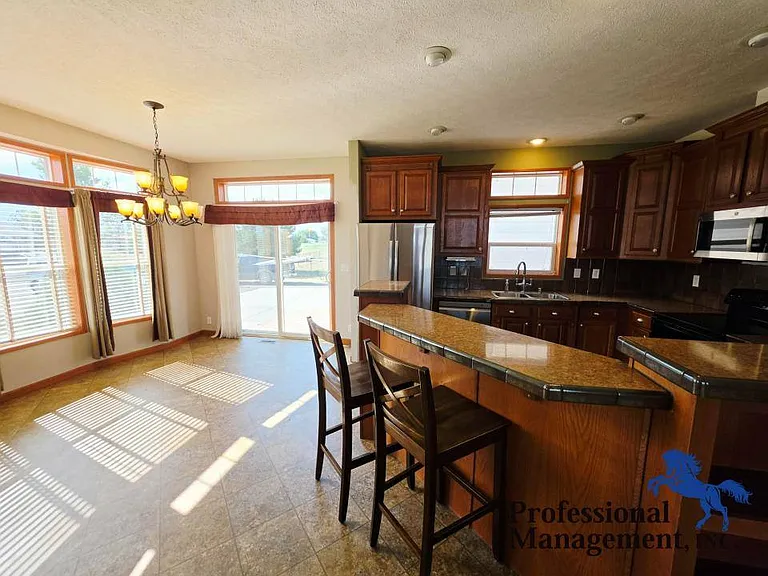 3914 Lasso Ln — Photo 4