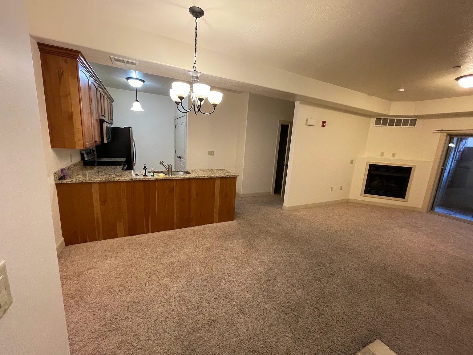 2 bed, 1100 sqft, $1,650 — Photo 3