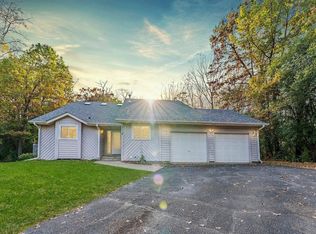 2518 Hamlet Ave N, Oakdale, MN 55128