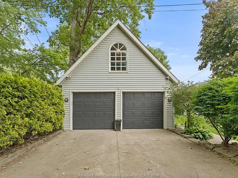 12746 Riverside Dr E — Photo 39