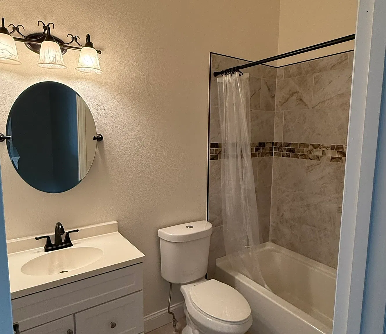 3-Bedroom Townhome with Private Patio in Stagecoach Village — Photo 3