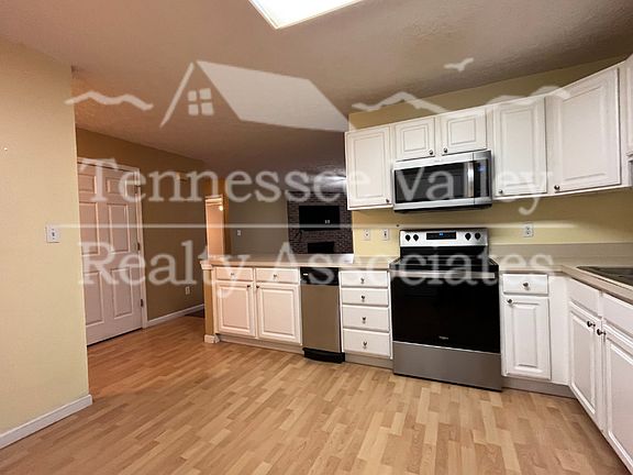 4th image of 8608 Betham Ln