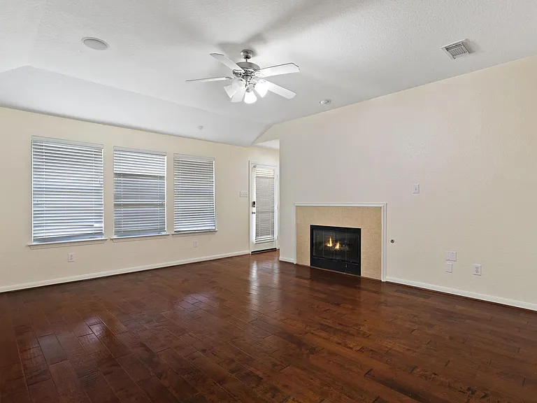 6022 Strong Bank — Photo 15