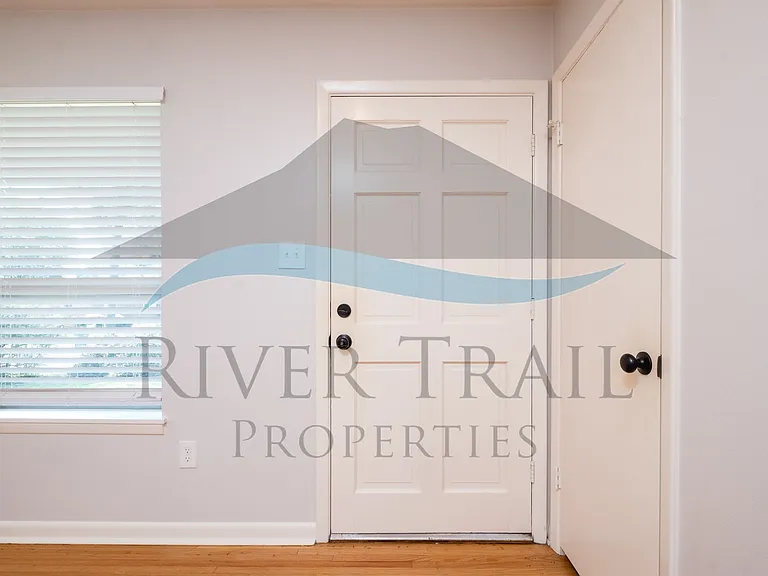 10202 Ronald Dr — Photo 3
