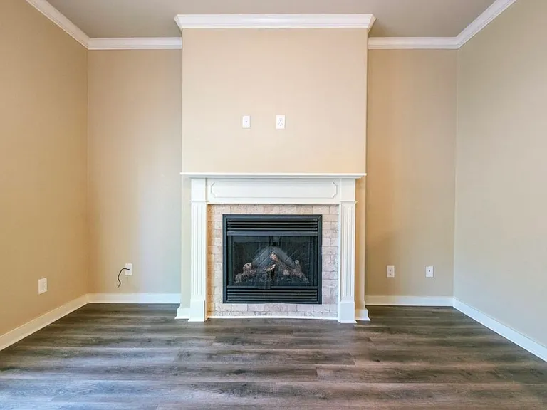 102 Venezia Ln — Photo 7