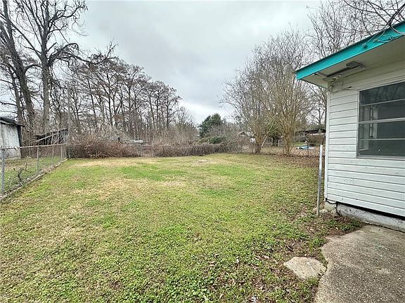 4th image of 302 Riverside Dr