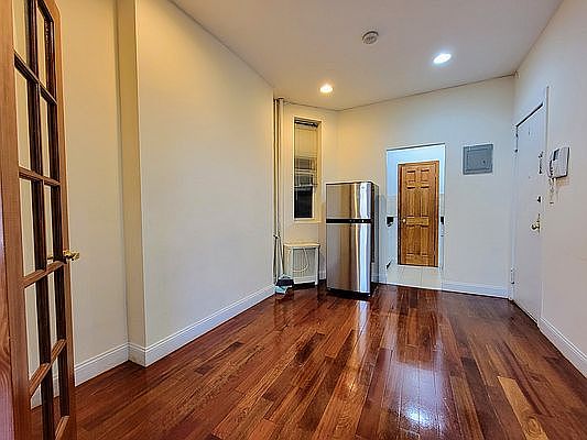 2nd image of 26 7th Ave S APT 1B
