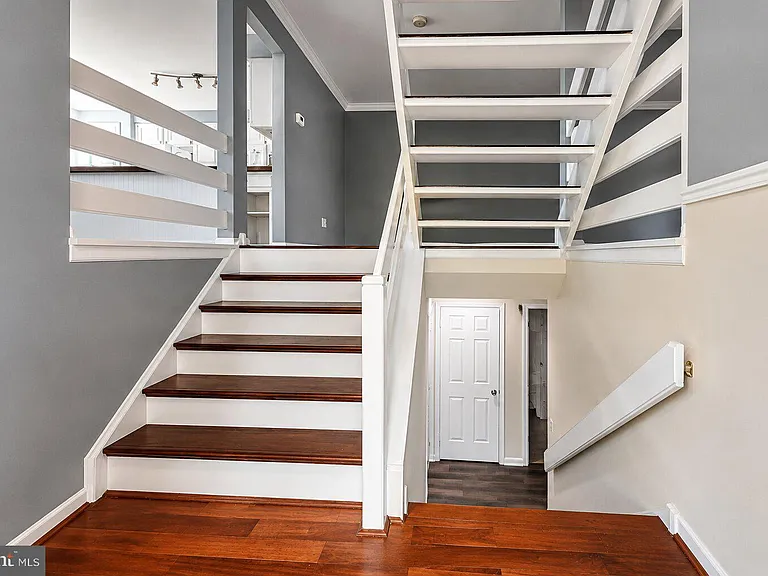 84 Andover Ct — Photo 2