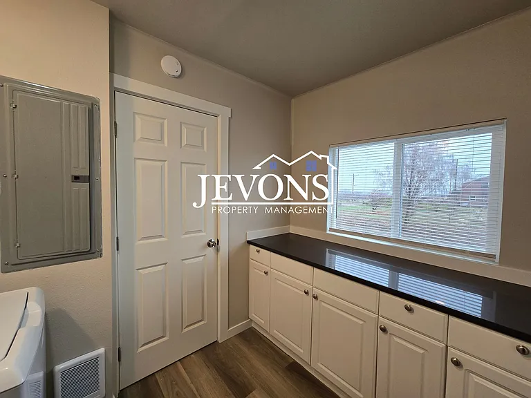 800 Hatton Rd — Photo 3