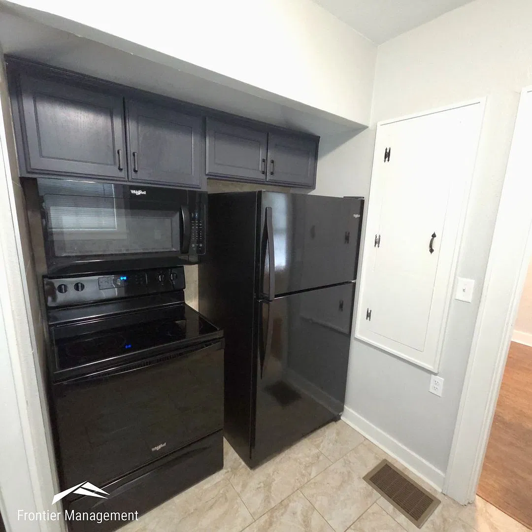 Awesome 4 bedroom 2 bathroom home located in the heart of Manhattan. — Photo 4
