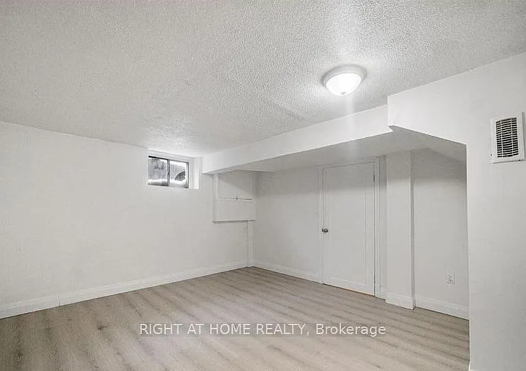 484 Phillip Murray Ave #LOWER — Photo 9