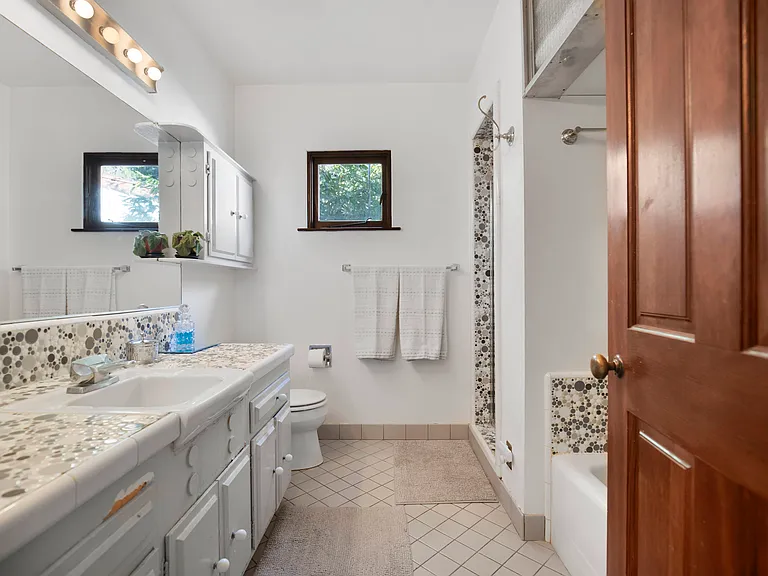 6955 La Presa Dr — Photo 23