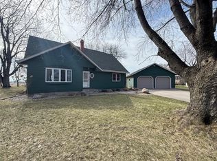 111 Beachwood Ln, Redwood Falls, MN 56283