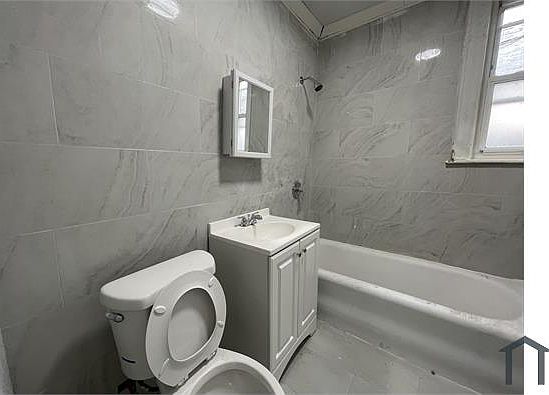 3rd image of 961 E 223rd St APT 1