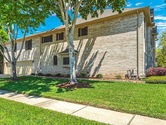 5th image of 2511 Colonel Court Dr
