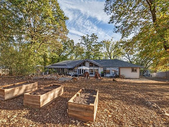 2nd image of 271 Pinewood Dr