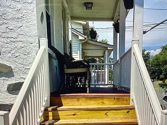 3rd image of 17 Hazelhurst Ave