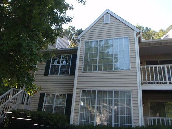 3rd image of 320 Glenleaf Dr