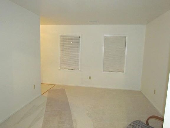 4th image of 1571 Front Royal Dr