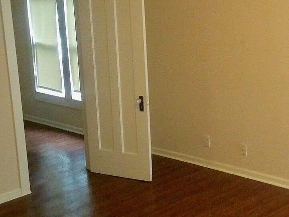 5th image of 429 W Mistletoe Ave APT 202